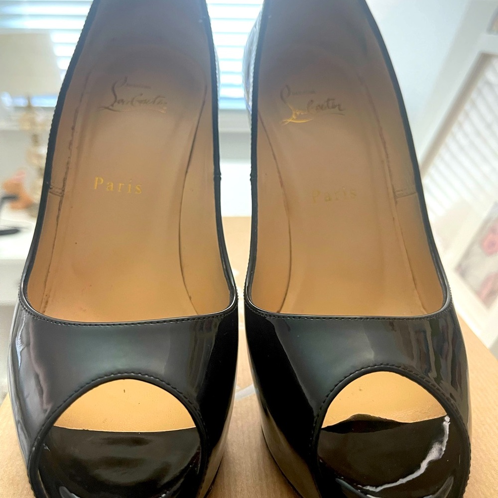 Gently used Very Prive 120 Patent Black size 37.5 .